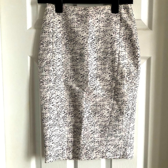 Rw&Co super flattering pencil skirt - Picture 1 of 6